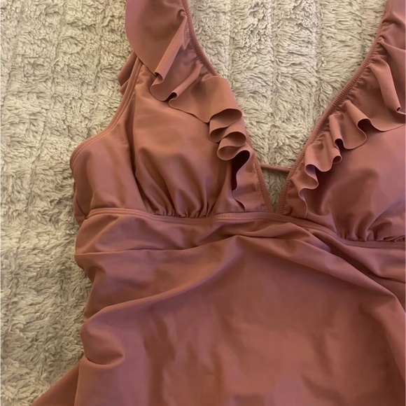 CUPSHE Ruffle Modest One Peice Swimsuit - Picture 6 of 9